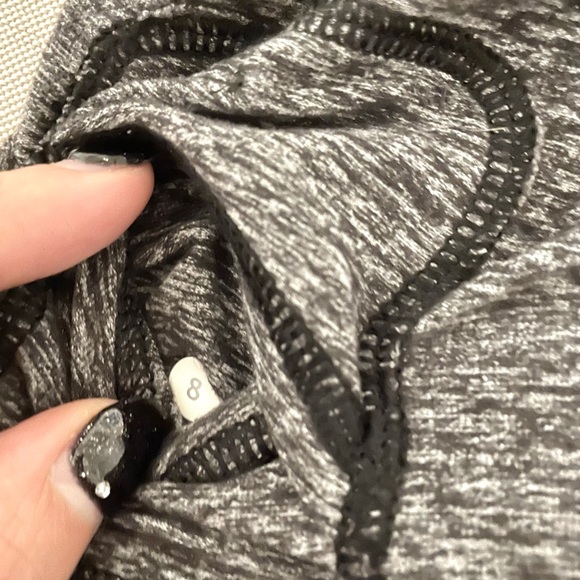 Lululemon long sleeve runner shirt with thumb holes and hidden key pocket - Picture 5 of 5